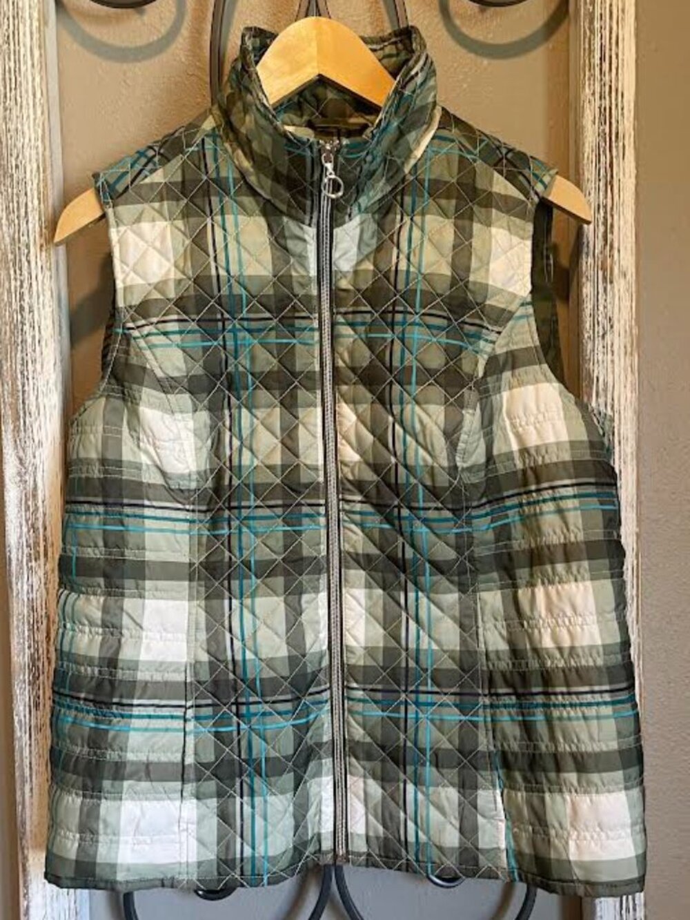 Christopher & Banks Quilted Puffer Vest Plaid Olive Green Teal Cream Zip Up Med